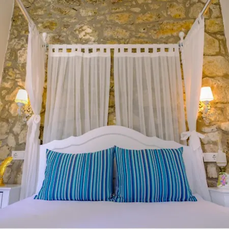 Alacati Selin Otel *