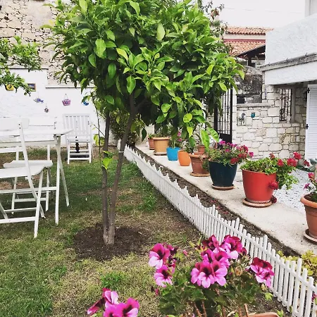 Demir Alacati Otel *